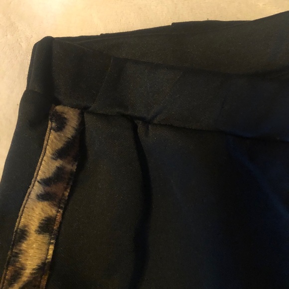 NWOT  Sporty Black Leopard Tape Side Leggings Size Small - Picture 7 of 15
